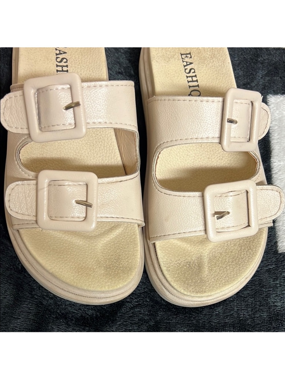 Unbranded • Women’s Size 35 (5) • Cream Double-Buckle Slide Sandals - Picture 3 of 7